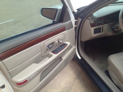 1999 Cadillac Deville Base