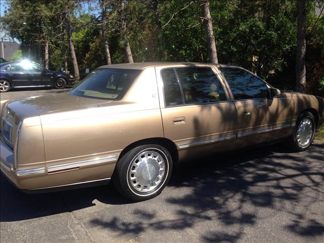 1999 Cadillac Deville Base