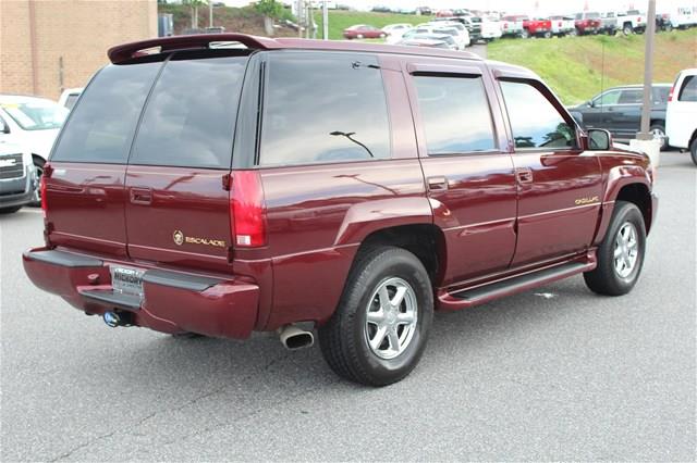 2000 Cadillac Escalade Unknown