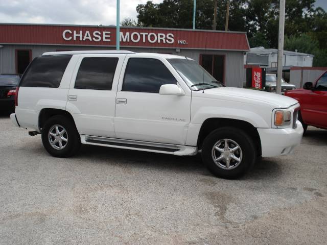 2000 Cadillac Escalade Base