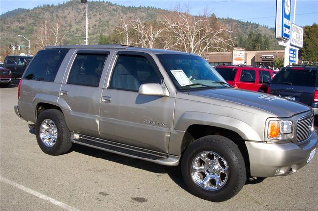 2000 Cadillac Escalade Base