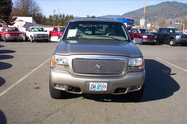 2000 Cadillac Escalade Base