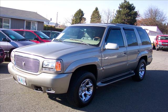 2000 Cadillac Escalade Base