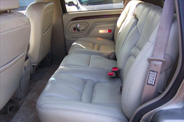 2000 Cadillac Escalade Base