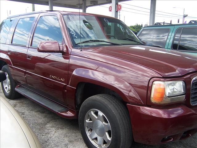 2000 Cadillac Escalade Base