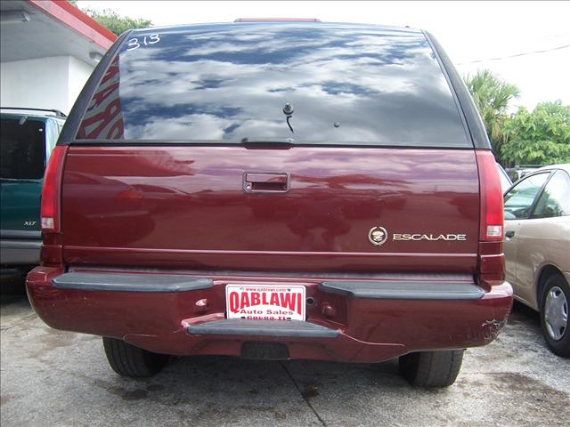 2000 Cadillac Escalade Base