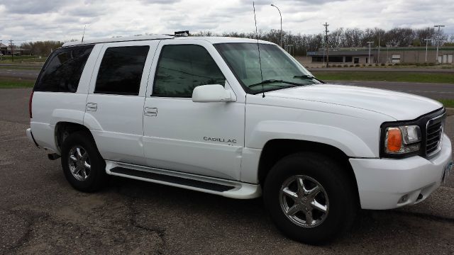 2000 Cadillac Escalade MOON DVD 3rdrow