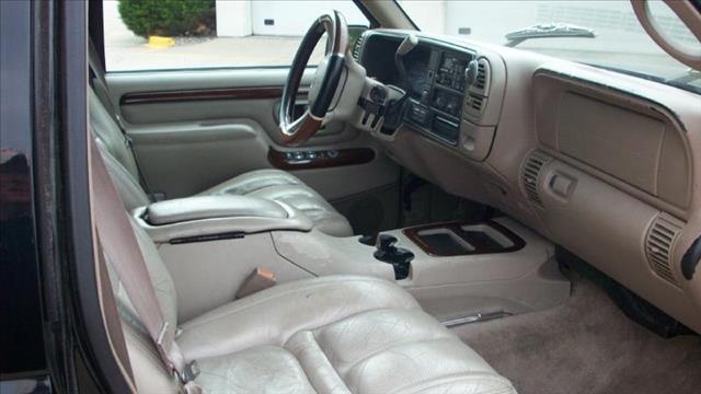 2000 Cadillac Escalade Unknown