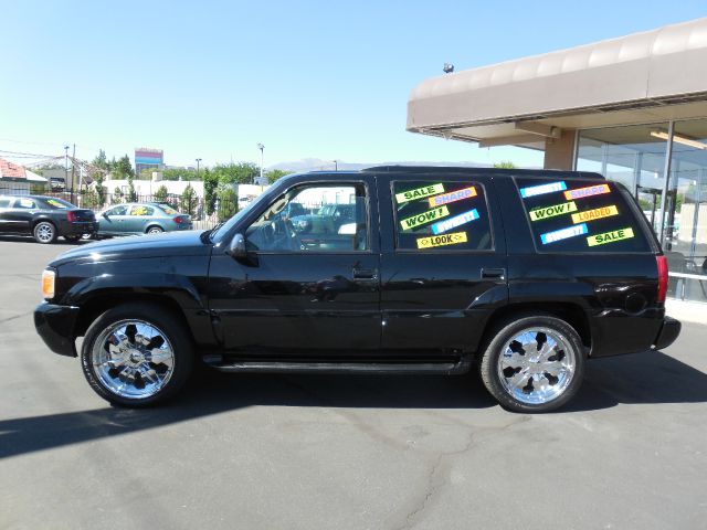 2000 Cadillac Escalade SLT 25