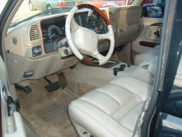 2000 Cadillac Escalade Unknown