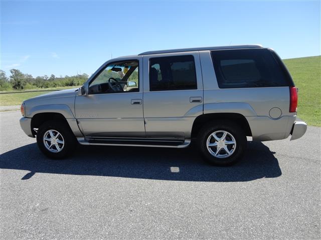 2000 Cadillac Escalade Base