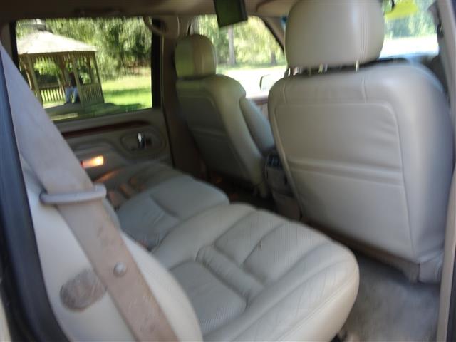 2000 Cadillac Escalade Base