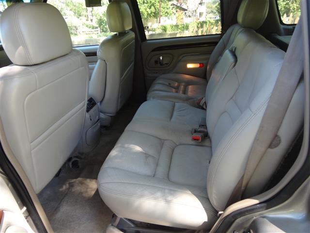 2000 Cadillac Escalade Base