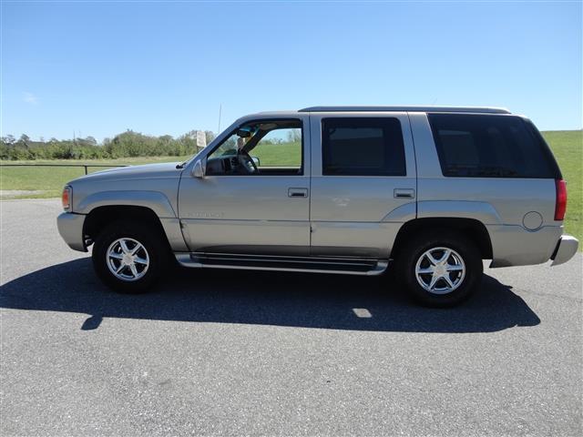 2000 Cadillac Escalade Base