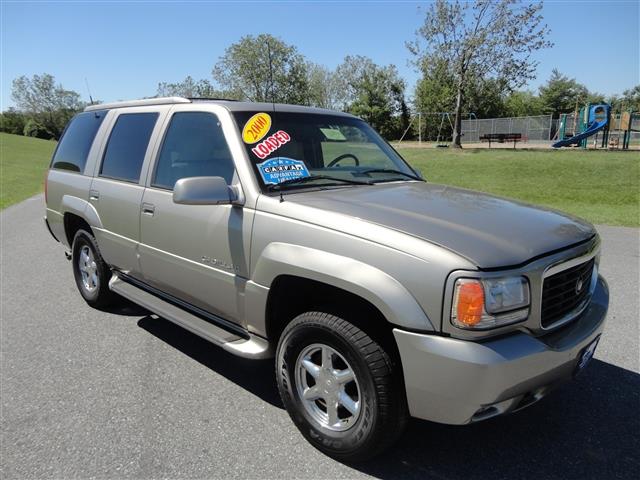 2000 Cadillac Escalade Base