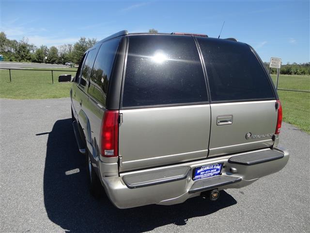 2000 Cadillac Escalade Base