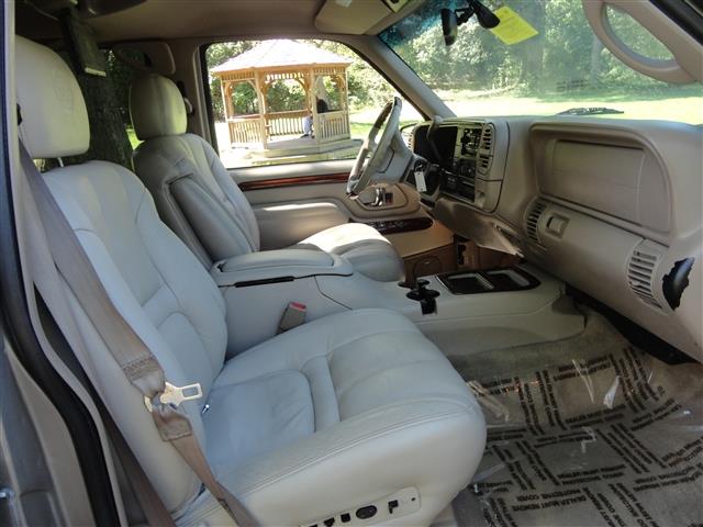 2000 Cadillac Escalade Base