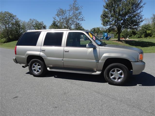 2000 Cadillac Escalade Base