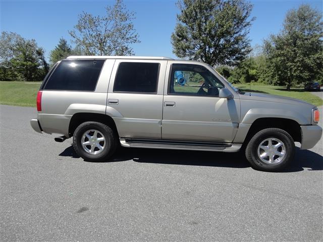 2000 Cadillac Escalade Base