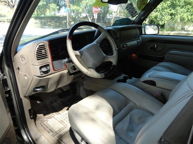 2000 Cadillac Escalade Base