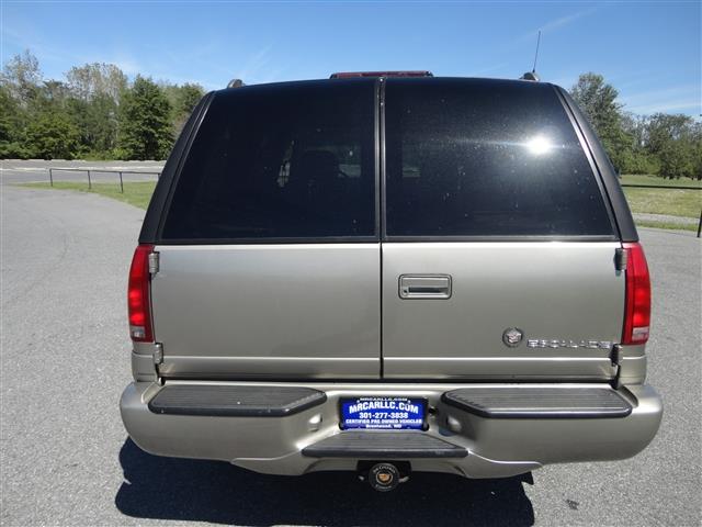 2000 Cadillac Escalade Base