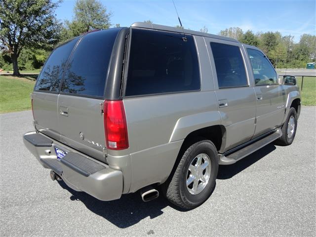 2000 Cadillac Escalade Base