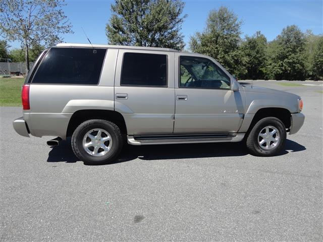 2000 Cadillac Escalade Base