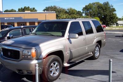 2000 Cadillac Escalade Base