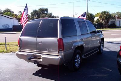 2000 Cadillac Escalade Base