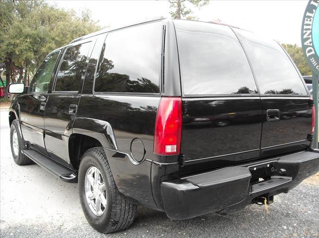 2000 Cadillac Escalade Base