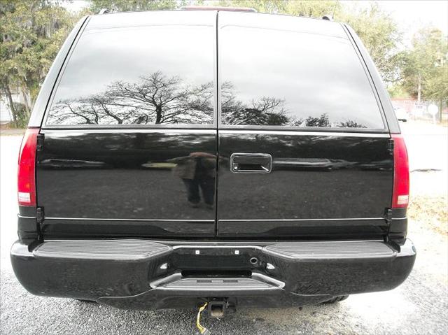 2000 Cadillac Escalade Base