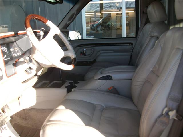 2000 Cadillac Escalade Base