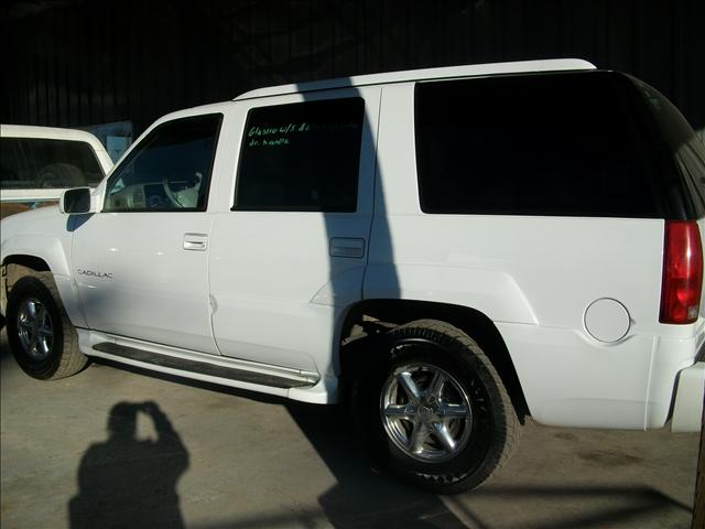 2000 Cadillac Escalade Base