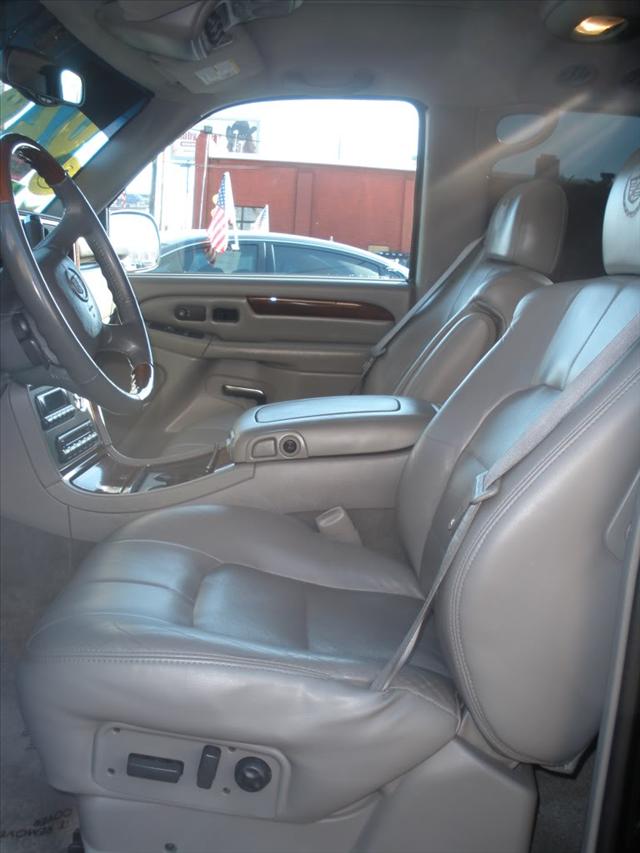 2002 Cadillac Escalade Base