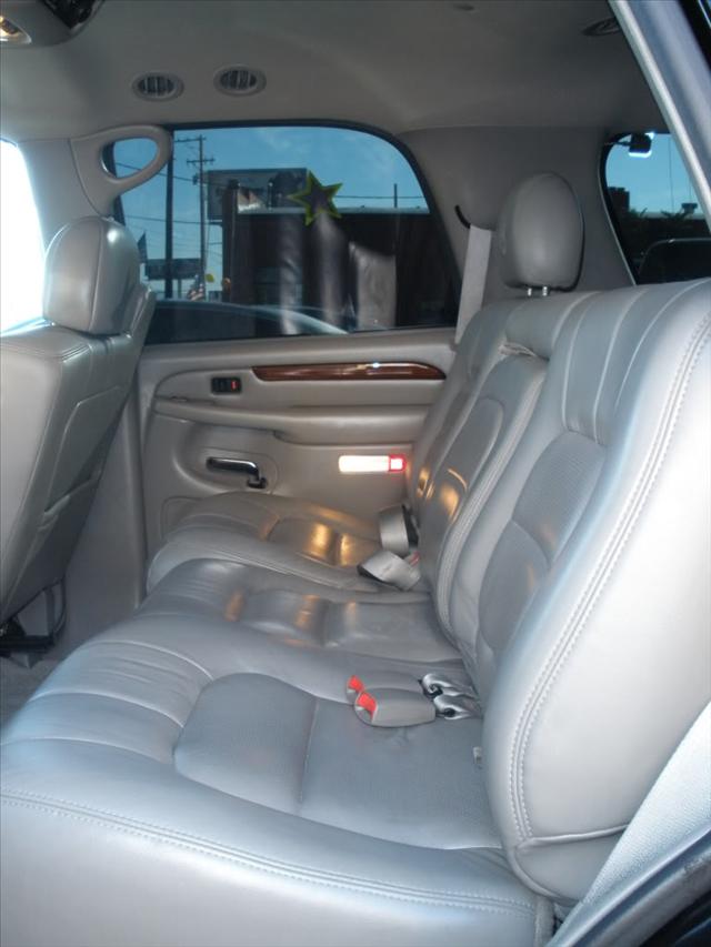 2002 Cadillac Escalade Base