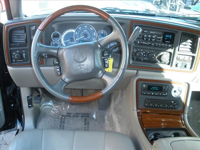 2002 Cadillac Escalade Base