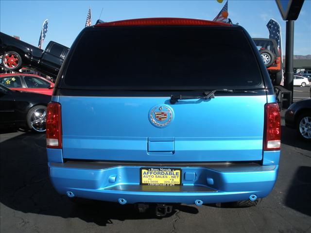 2002 Cadillac Escalade Base