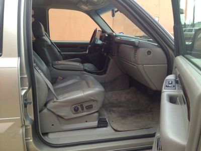 2002 Cadillac Escalade EX - DUAL Power Doors