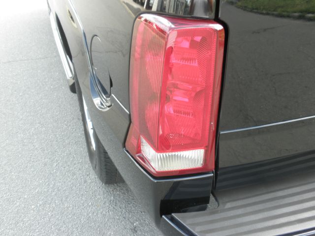 2002 Cadillac Escalade EX - DUAL Power Doors