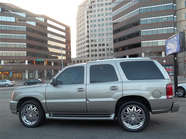 2002 Cadillac Escalade Base