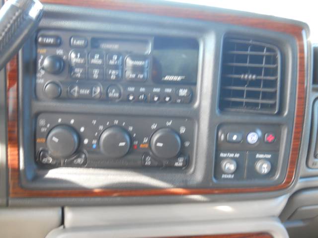 2002 Cadillac Escalade Base