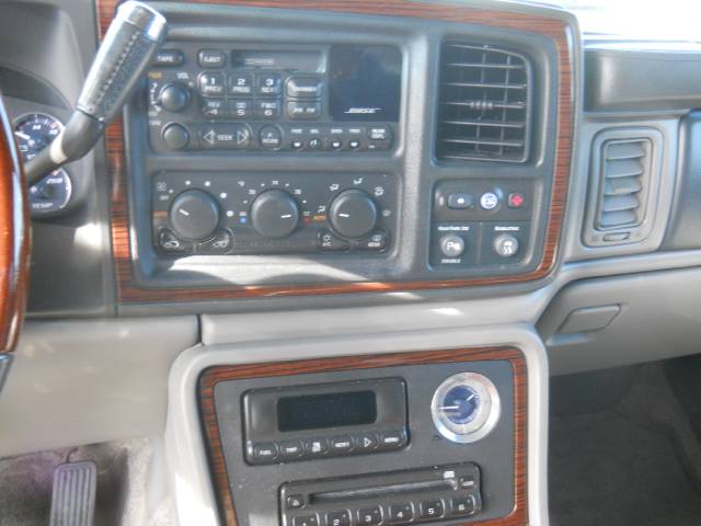 2002 Cadillac Escalade Base