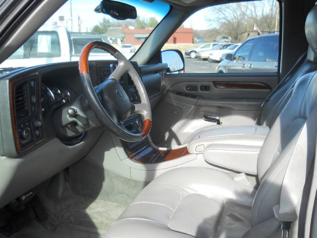 2002 Cadillac Escalade Base