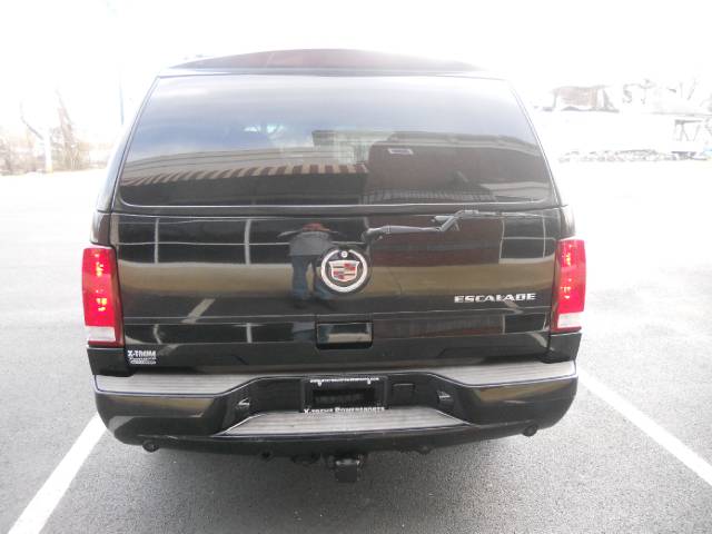 2002 Cadillac Escalade Base