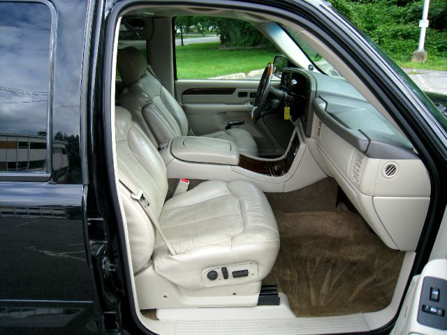 2002 Cadillac Escalade EX - DUAL Power Doors