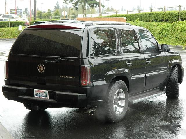 2002 Cadillac Escalade Base