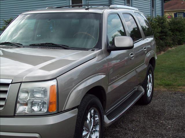 2002 Cadillac Escalade Base