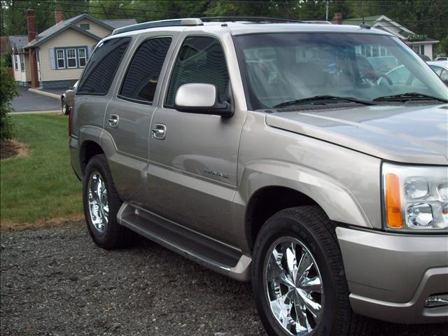 2002 Cadillac Escalade Base