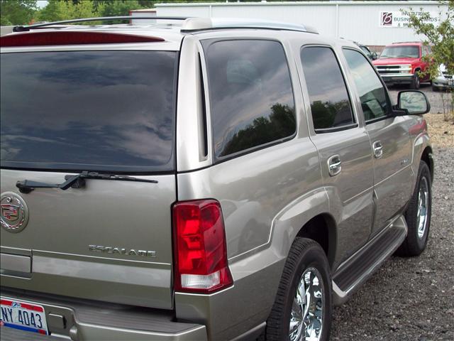 2002 Cadillac Escalade Base