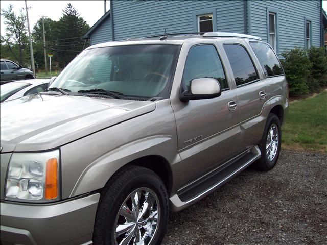 2002 Cadillac Escalade Base